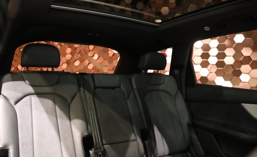 AUDI Q7 55 TFSI